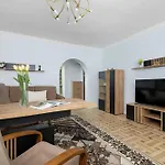 Apartman Spacious With 3 Bedrooms And Balcony In By Renters *