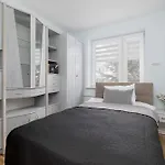 Apartment Spacious With 3 Bedrooms And Balcony In By Renters *