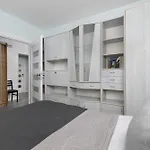 Spacious With 3 Bedrooms And Balcony In By Renters شقة