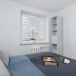 Spacious With 3 Bedrooms And Balcony In By Renters *