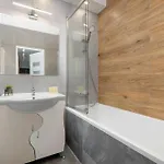 Spacious With 3 Bedrooms And Balcony In By Renters *