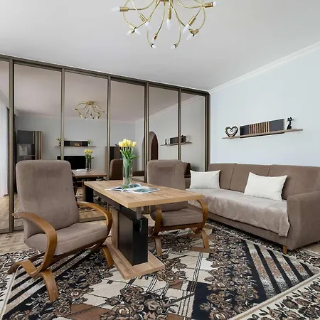 Spacious With 3 Bedrooms And Balcony In By Renters * 热舒夫