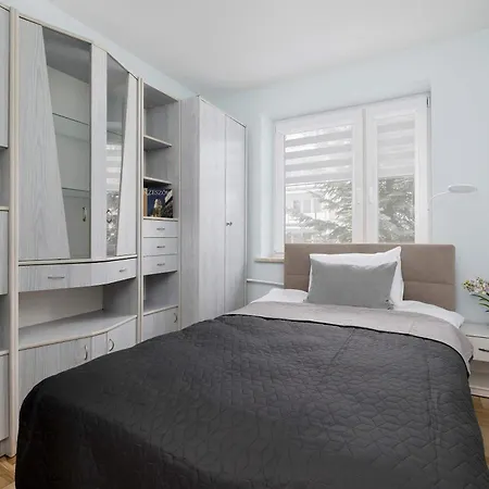 Apartment Spacious With 3 Bedrooms And Balcony In By Renters *