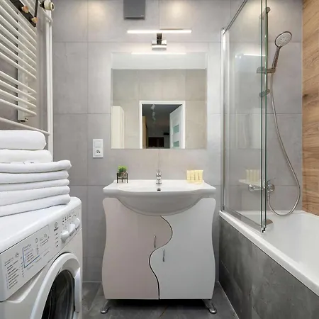 Apartment Spacious With 3 Bedrooms And Balcony In By Renters