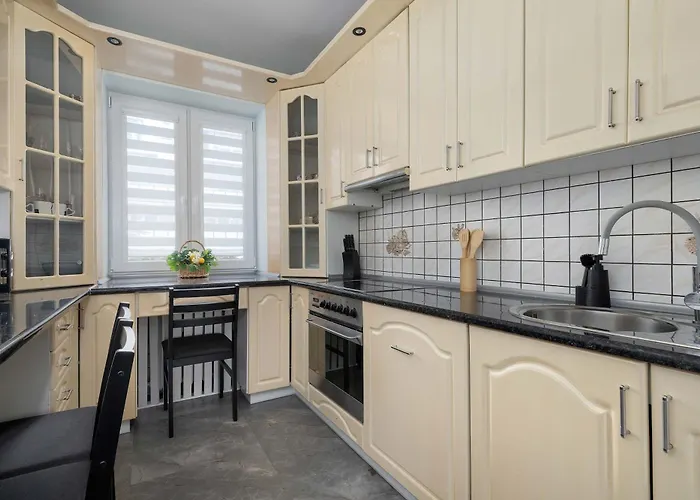 Spacious With 3 Bedrooms And Balcony In By Renters Apartman