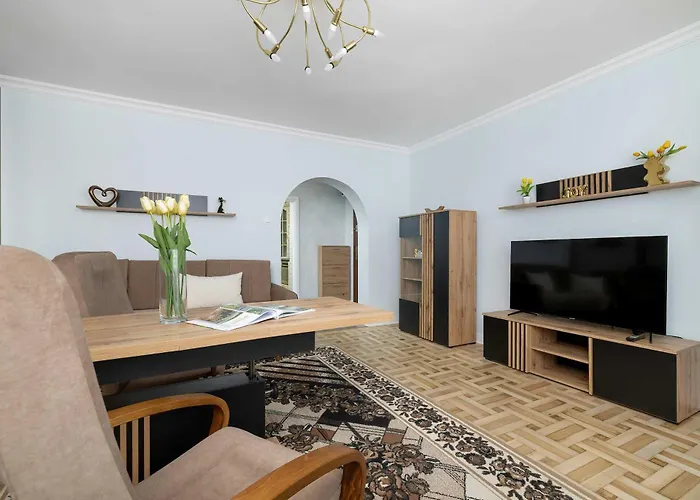 Apartman Spacious With 3 Bedrooms And Balcony In By Renters *