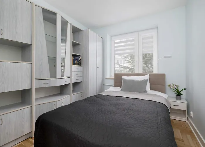 Apartman Spacious With 3 Bedrooms And Balcony In By Renters *