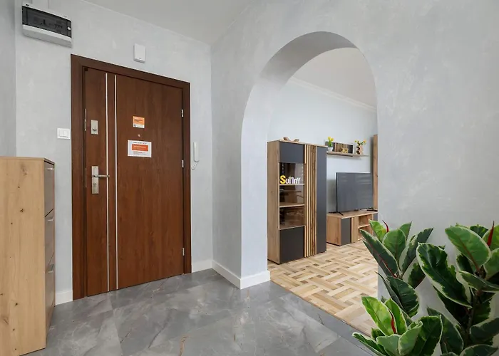 Apartman Spacious With 3 Bedrooms And Balcony In By Renters