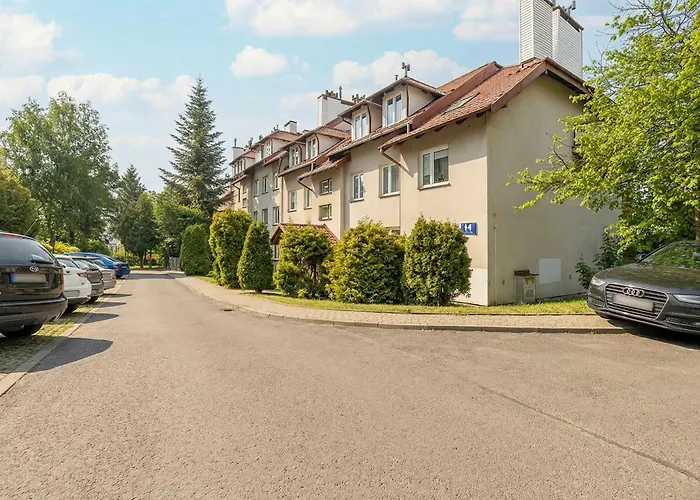 Spacious With 3 Bedrooms And Balcony In By Renters *